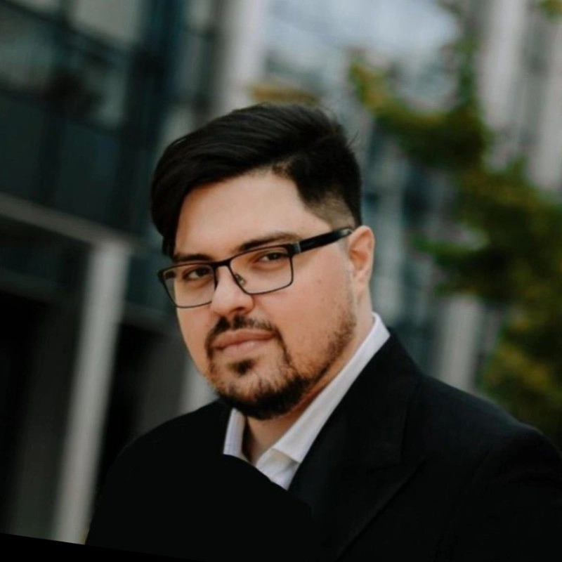 Nik Vujic Headshot